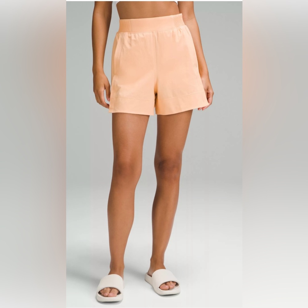 NWT Lululemon Stretch Woven Relaxed-Fit High-Rise Short 4" - Picture 5 of 12